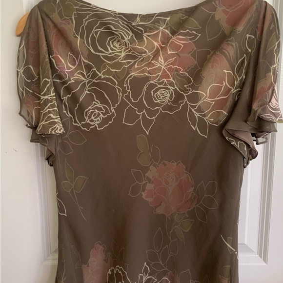 Adrianna Papell Top. Fluffy layered blouse with slit sleeves. Size 12. - Picture 2 of 3